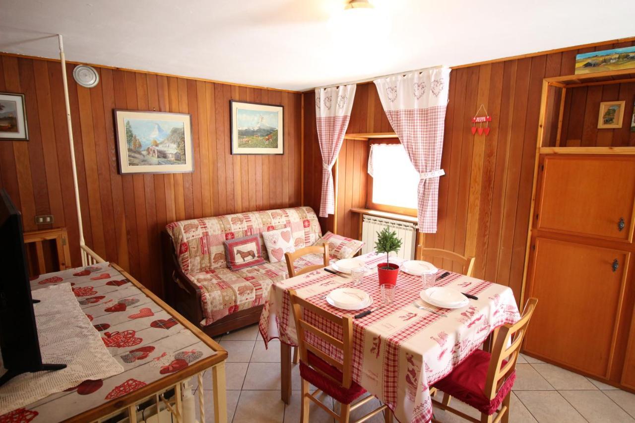 Lo Stambecco Holiday Apartment - Affitti Brevi Italia 布吕松 外观 照片