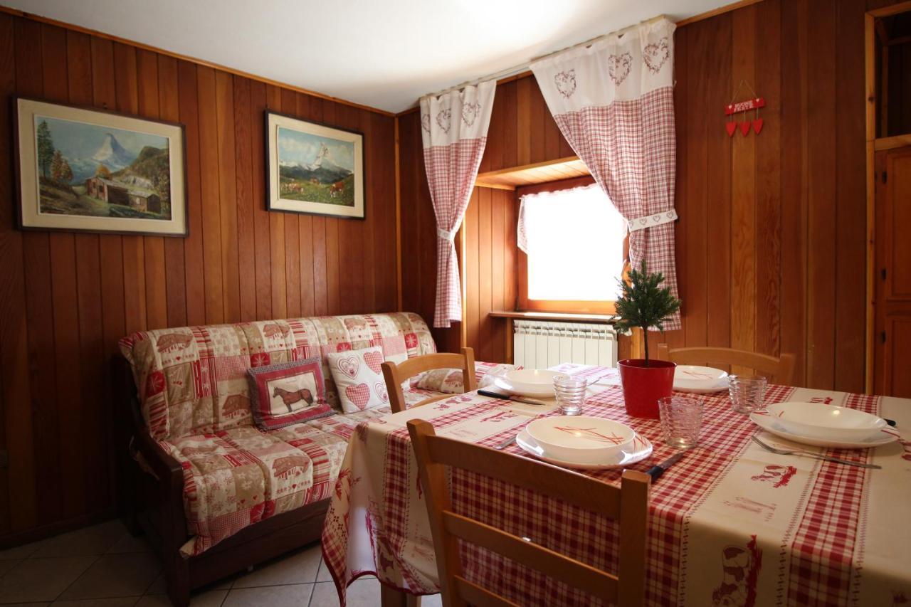 Lo Stambecco Holiday Apartment - Affitti Brevi Italia 布吕松 外观 照片