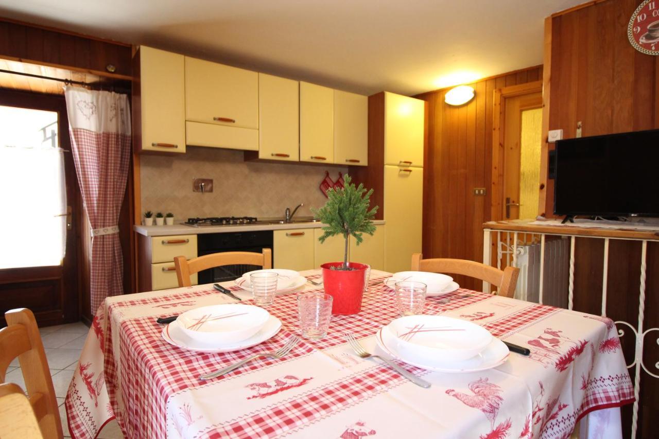 Lo Stambecco Holiday Apartment - Affitti Brevi Italia 布吕松 外观 照片
